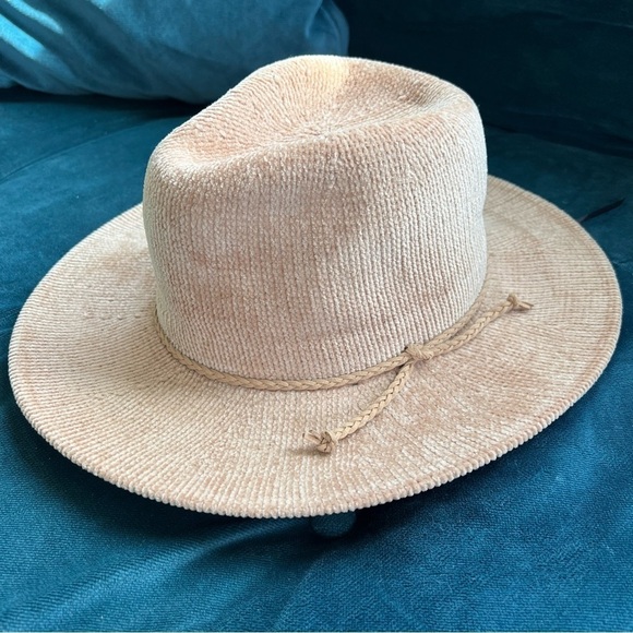CHENILLE BEIGE WESTERN STYLE SOFT HAT ONE SIZE - Picture 1 of 5